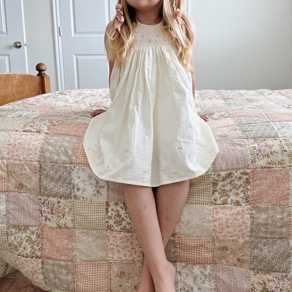 Vintage embroidered girls dress - Picture 3 of 3